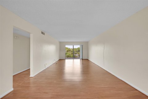 Copropriété à vendre à Coconut Creek, Floride: 2 chambres, 107.77 m2 № 1120244 - photo 29