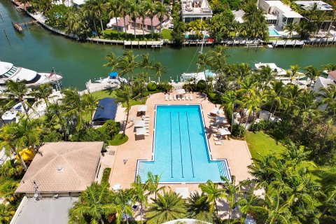 Condo in Miami Beach, Florida, 2 bedrooms  № 1281341 - photo 19