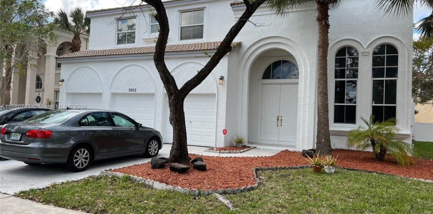 House in Miramar, Florida 6 bedrooms, 337.05 sq.m. № 1367064