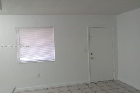 Condominio en venta en Hialeah, Florida, 1 dormitorio, 54.16 m2 № 1367062 - foto 5