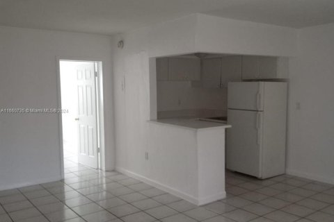 Condominio en venta en Hialeah, Florida, 1 dormitorio, 54.16 m2 № 1367062 - foto 4