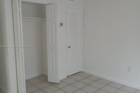 Condominio en venta en Hialeah, Florida, 1 dormitorio, 54.16 m2 № 1367062 - foto 21