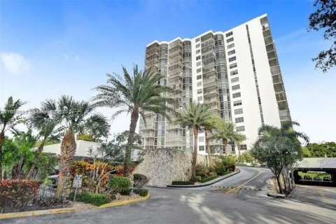 Copropriété à vendre à Aventura, Floride: 2 chambres, 116.13 m2 № 1305561 - photo 1