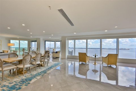 Condominio en venta en Tampa, Florida, 4 dormitorios, 489.41 m2 № 797216 - foto 9