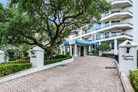 Condominio en venta en Tampa, Florida, 4 dormitorios, 489.41 m2 № 797216 - foto 3