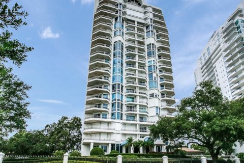 Condominio en venta en Tampa, Florida, 4 dormitorios, 489.41 m2 № 797216 - foto 1