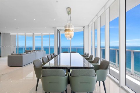 Condominio en venta en Bal Harbour, Florida, 4 dormitorios, 354.89 m2 № 1138506 - foto 5