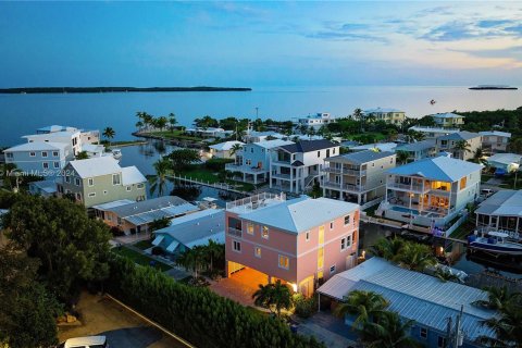 Casa en venta en Key Largo, Florida, 4 dormitorios, 243.87 m2 № 1138544 - foto 1