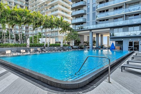 Condominio en alquiler en Miami, Florida, 1 dormitorio, 63.27 m2 № 11460 - foto 14