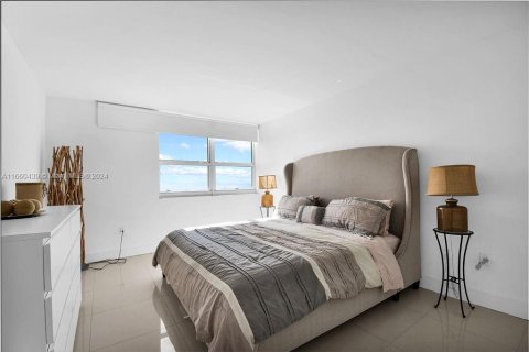 Apartamento en alquiler en Miami Beach, Florida, 2 dormitorios № 1365865 - foto 12