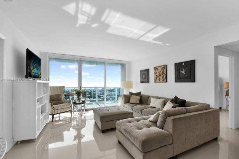 Apartamento en alquiler en Miami Beach, Florida, 2 dormitorios № 1365865 - foto 8