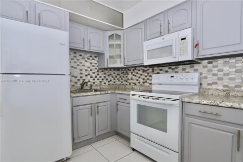 Copropriété à vendre à Aventura, Floride: 2 chambres, 100.61 m2 № 1365823 - photo 5