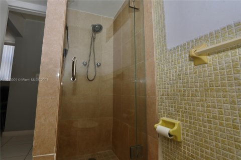 Купить кондоминиум в Авентура, Флорида 2 спальни, 100.61м2, № 1365823 - фото 21