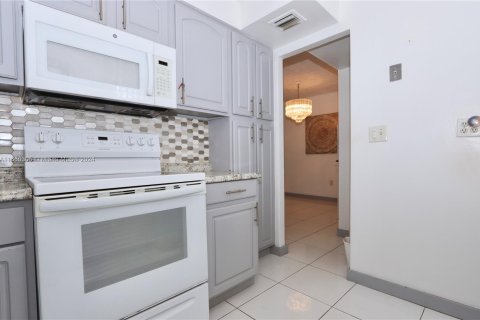 Copropriété à vendre à Aventura, Floride: 2 chambres, 100.61 m2 № 1365823 - photo 7