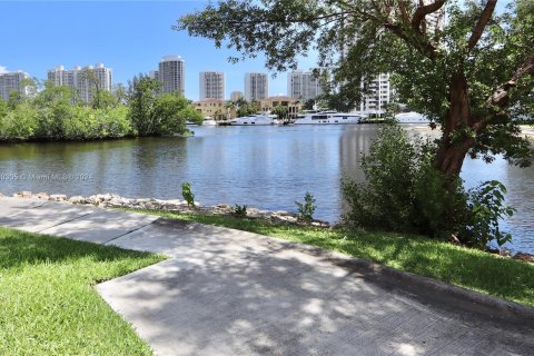 Condo in Aventura, Florida, 2 bedrooms  № 1365823 - photo 2