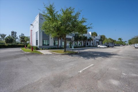 Immobilier commercial à vendre à Royal Palm Beach, Floride № 367907 - photo 27