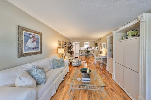 Condo in Largo, Florida, 2 bedrooms  № 1368434 - photo 7