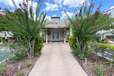 Condo in Orlando, Florida, 1 bedroom  № 1368471 - photo 16