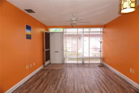 Condo in Holiday, Florida, 1 bedroom  № 1249440 - photo 13