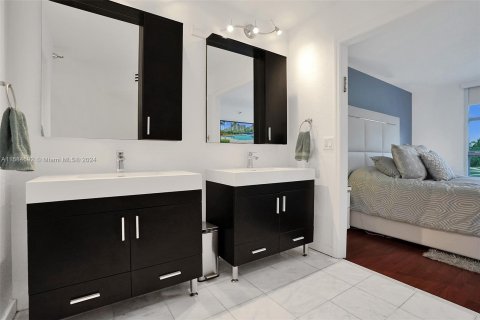 Condo in Aventura, Florida, 3 bedrooms  № 1170558 - photo 16