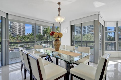 Copropriété à vendre à Aventura, Floride: 3 chambres, 159.23 m2 № 1170558 - photo 13