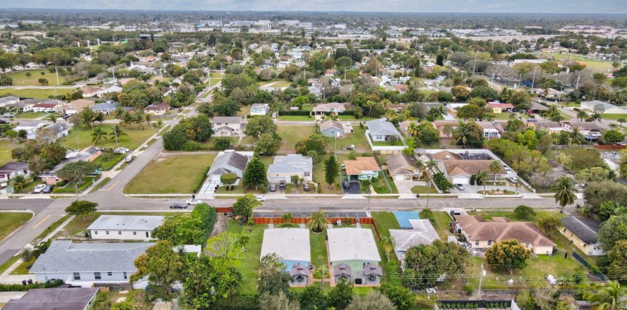 Коммерческая недвижимость в Делрей-Бич, Флорида 273.5м2 № 994027