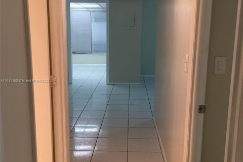 Condominio en venta en Lauderhill, Florida, 2 dormitorios, 94.39 m2 № 1392 - foto 28