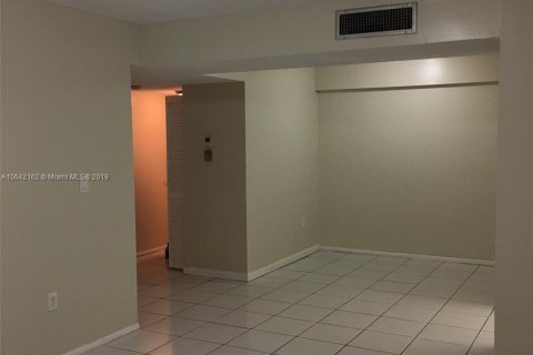 Condominio en venta en Lauderhill, Florida, 2 dormitorios, 94.39 m2 № 1392 - foto 11