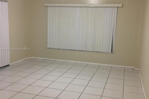 Copropriété à vendre à Lauderhill, Floride: 2 chambres, 94.39 m2 № 1392 - photo 13