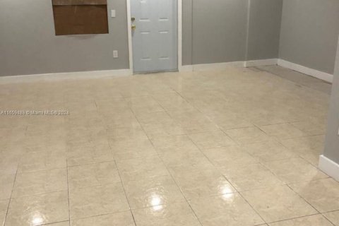 Appartement à louer à Miami, Floride: 2 chambres, 390 m2 № 1364193 - photo 3