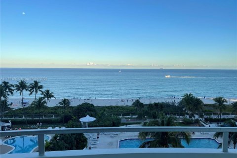 Condominio en alquiler en Miami Beach, Florida, 2 dormitorios, 126.35 m2 № 6790 - foto 1