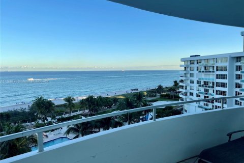 Condominio en alquiler en Miami Beach, Florida, 2 dormitorios, 126.35 m2 № 6790 - foto 3