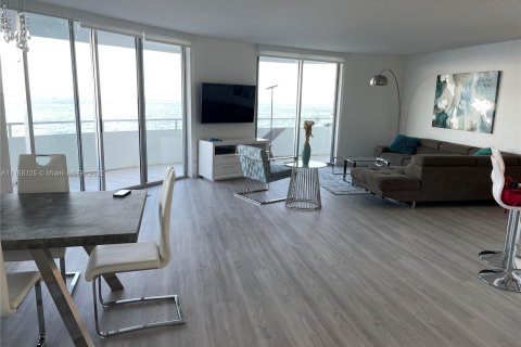 Condominio en alquiler en Miami Beach, Florida, 2 dormitorios, 126.35 m2 № 6790 - foto 10