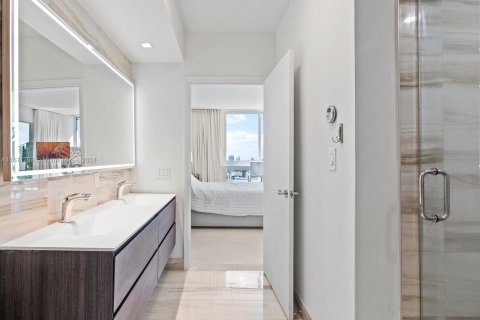 Copropriété à vendre à Miami Beach, Floride: 2 chambres, 122.82 m2 № 1393494 - photo 12