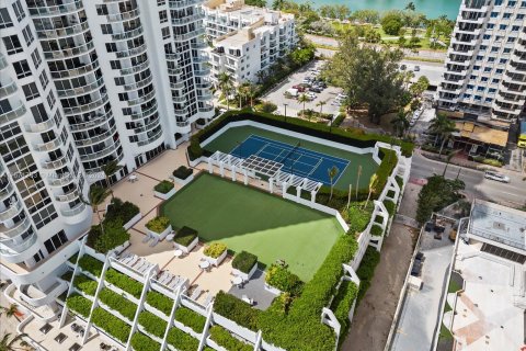 Condo in Miami Beach, Florida, 2 bedrooms  № 1393494 - photo 27