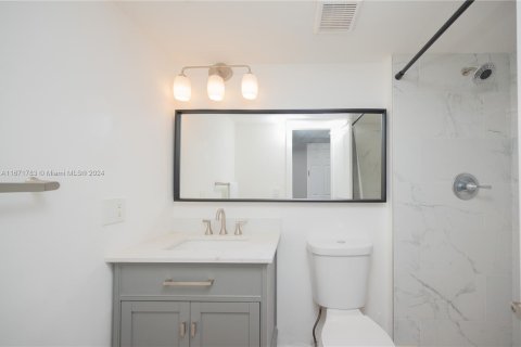 Condo in Miami, Florida, 2 bedrooms  № 1393495 - photo 6