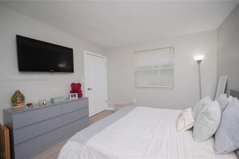 Condo in Miami, Florida, 2 bedrooms  № 1393495 - photo 10