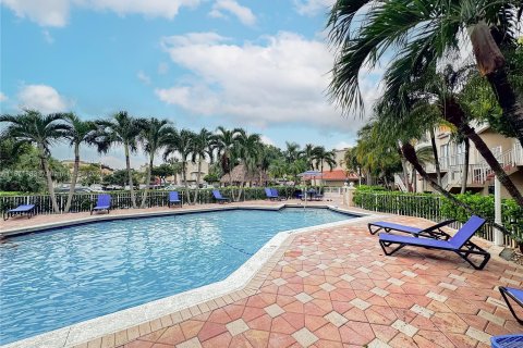 Condo in Miami, Florida, 2 bedrooms  № 1393495 - photo 12