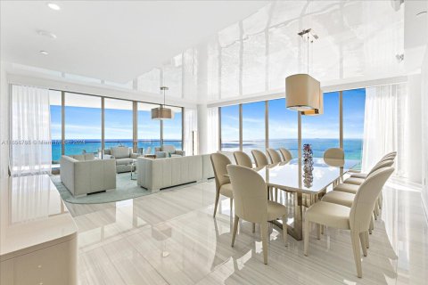 Condo in Sunny Isles Beach, Florida, 5 bedrooms  № 1365497 - photo 1