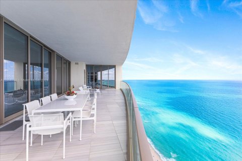 Condo in Sunny Isles Beach, Florida, 5 bedrooms  № 1365497 - photo 9