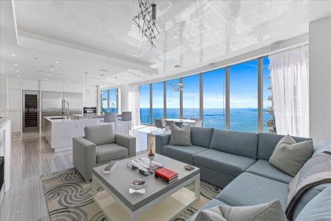 Condo in Sunny Isles Beach, Florida, 5 bedrooms  № 1365497 - photo 11