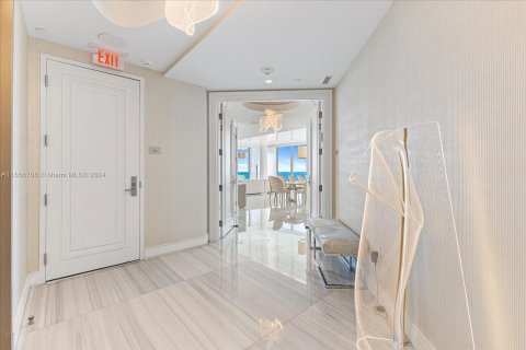 Condo in Sunny Isles Beach, Florida, 5 bedrooms  № 1365497 - photo 30