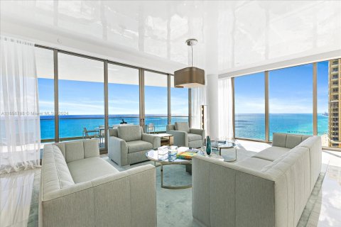 Condo in Sunny Isles Beach, Florida, 5 bedrooms  № 1365497 - photo 2