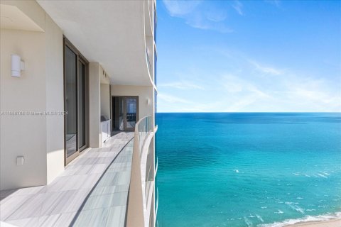 Condo in Sunny Isles Beach, Florida, 5 bedrooms  № 1365497 - photo 28