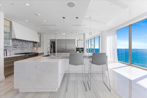 Condo in Sunny Isles Beach, Florida, 5 bedrooms  № 1365497 - photo 4