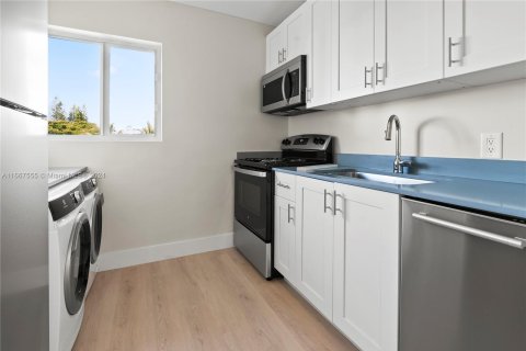 Apartment in Miami, Florida 2 bedrooms № 1382953 - photo 3