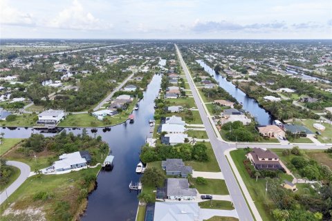 Casa en venta en Port Charlotte, Florida, 3 dormitorios, 225.1 m2 № 1332904 - foto 5