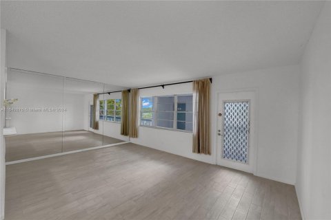 Condo in Deerfield Beach, Florida, 1 bedroom  № 1321634 - photo 5