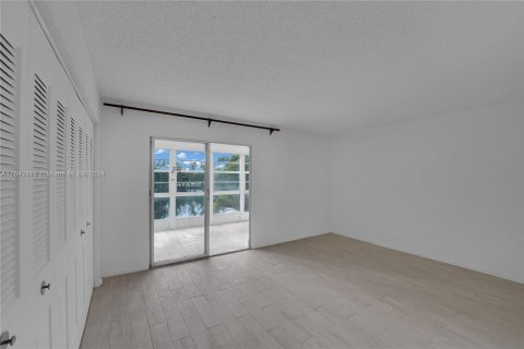 Condo in Deerfield Beach, Florida, 1 bedroom  № 1321634 - photo 14