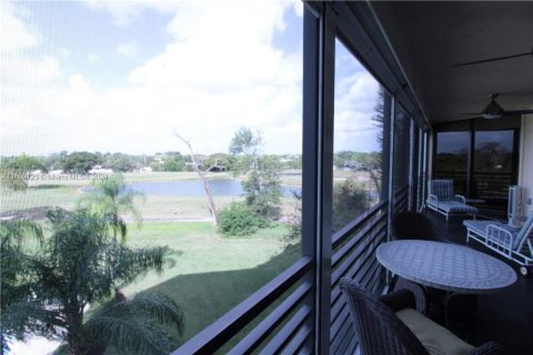 Condo in Lauderhill, Florida, 2 bedrooms  № 1228968 - photo 19